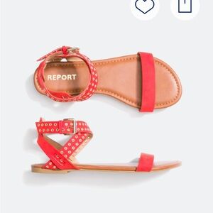 Report Vibrant Red Sandals with Gold Buckle